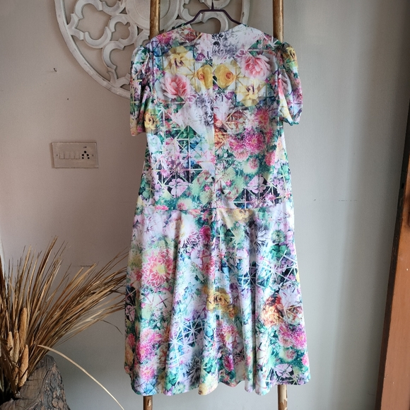 Retro Floral Skater Dress - Picture 12 of 16